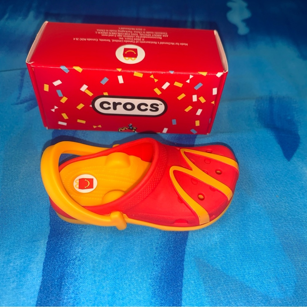 2024 McDONALD'S HAPPY MEAL Mini Crocs Car Key Chain Bag Pendant Hamburger Toy